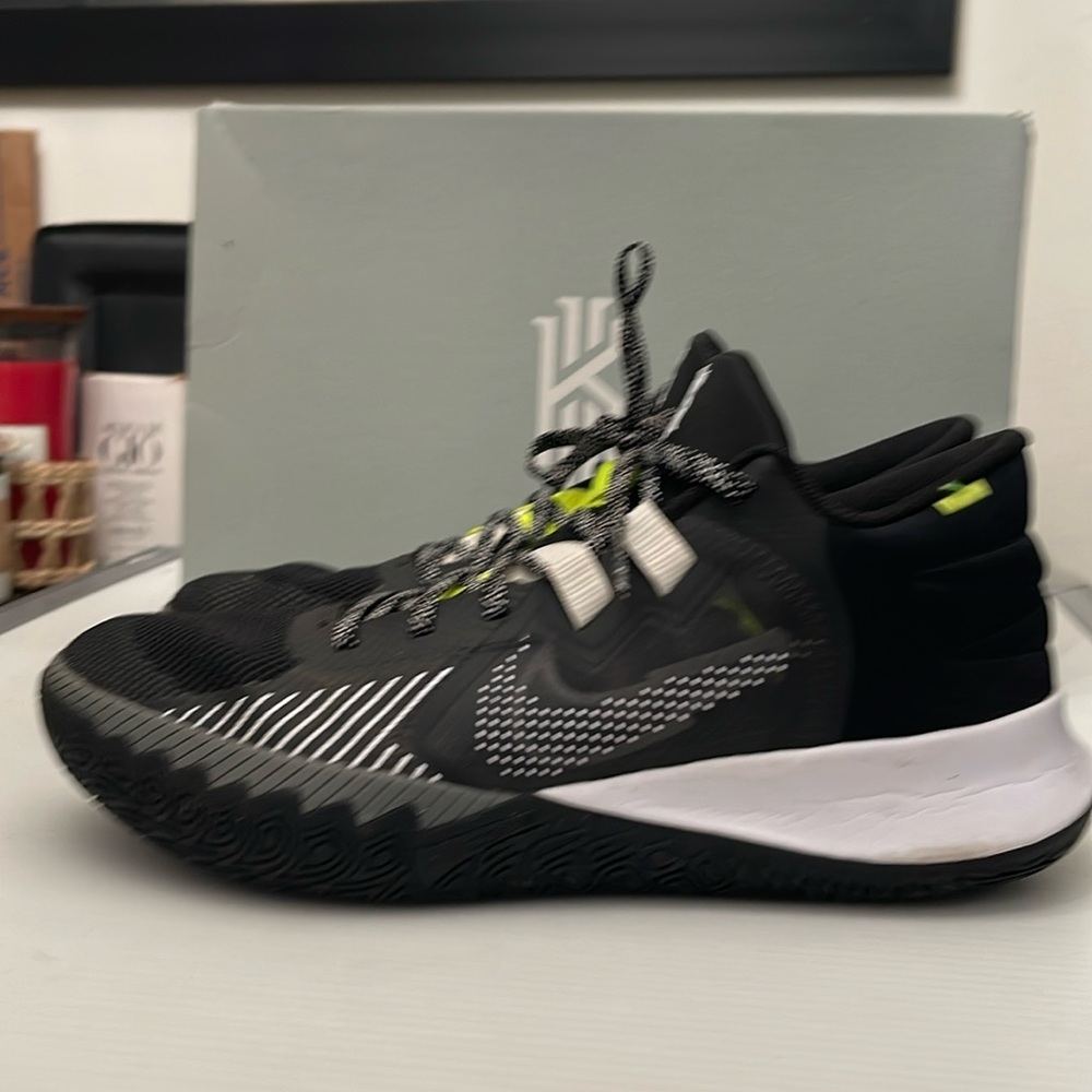 NIKE KYRIE FLYTRAP 5 RUNNING SNEAKERS MEN SIZE 12
